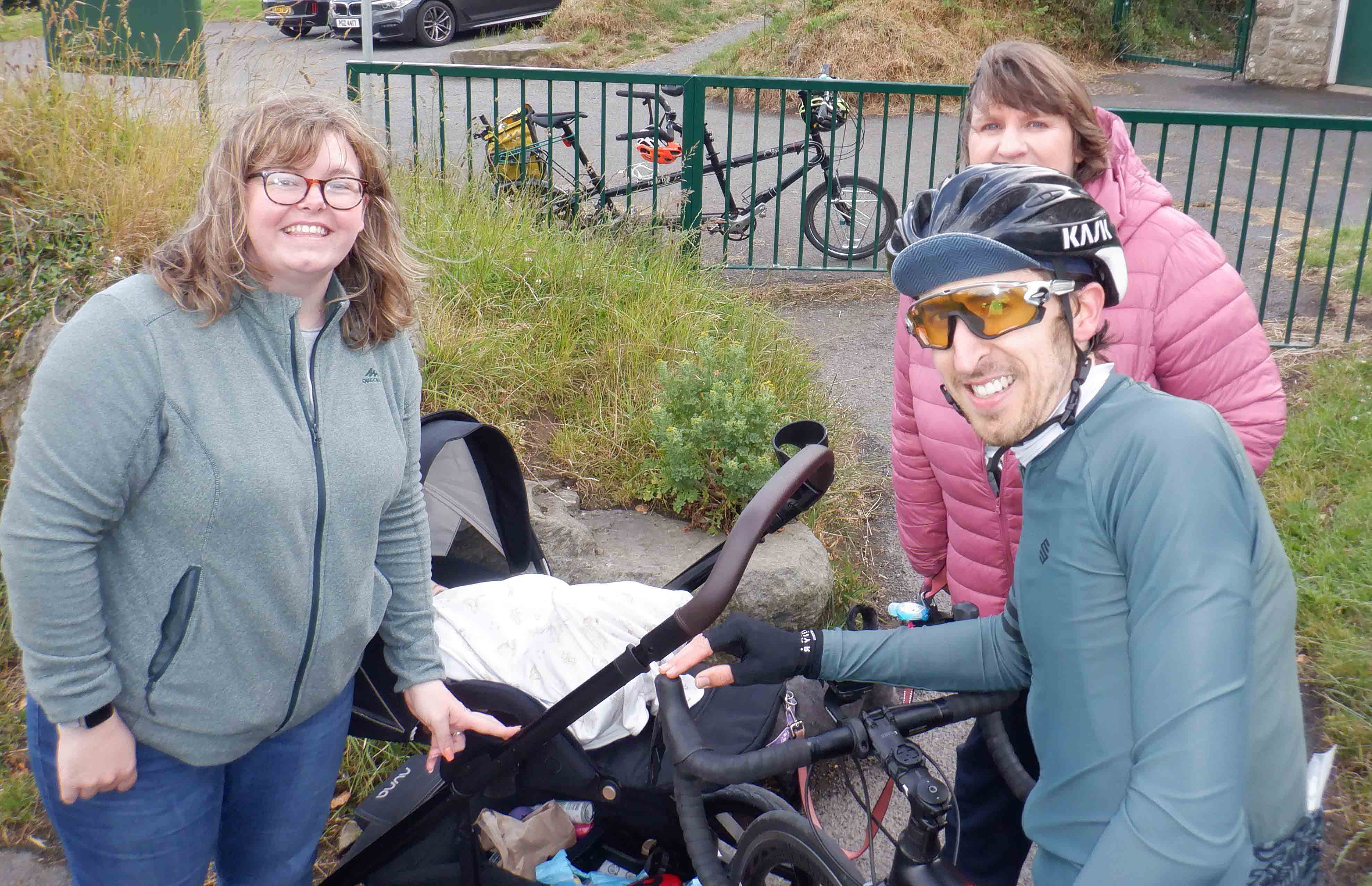 The Stuart Miller supporters club. I reckon they'll be on the lookout for a tandem in a couple of years. Maybe one with a highly adjustable rear seat post...I wonder where they could get such a wonderful machine?