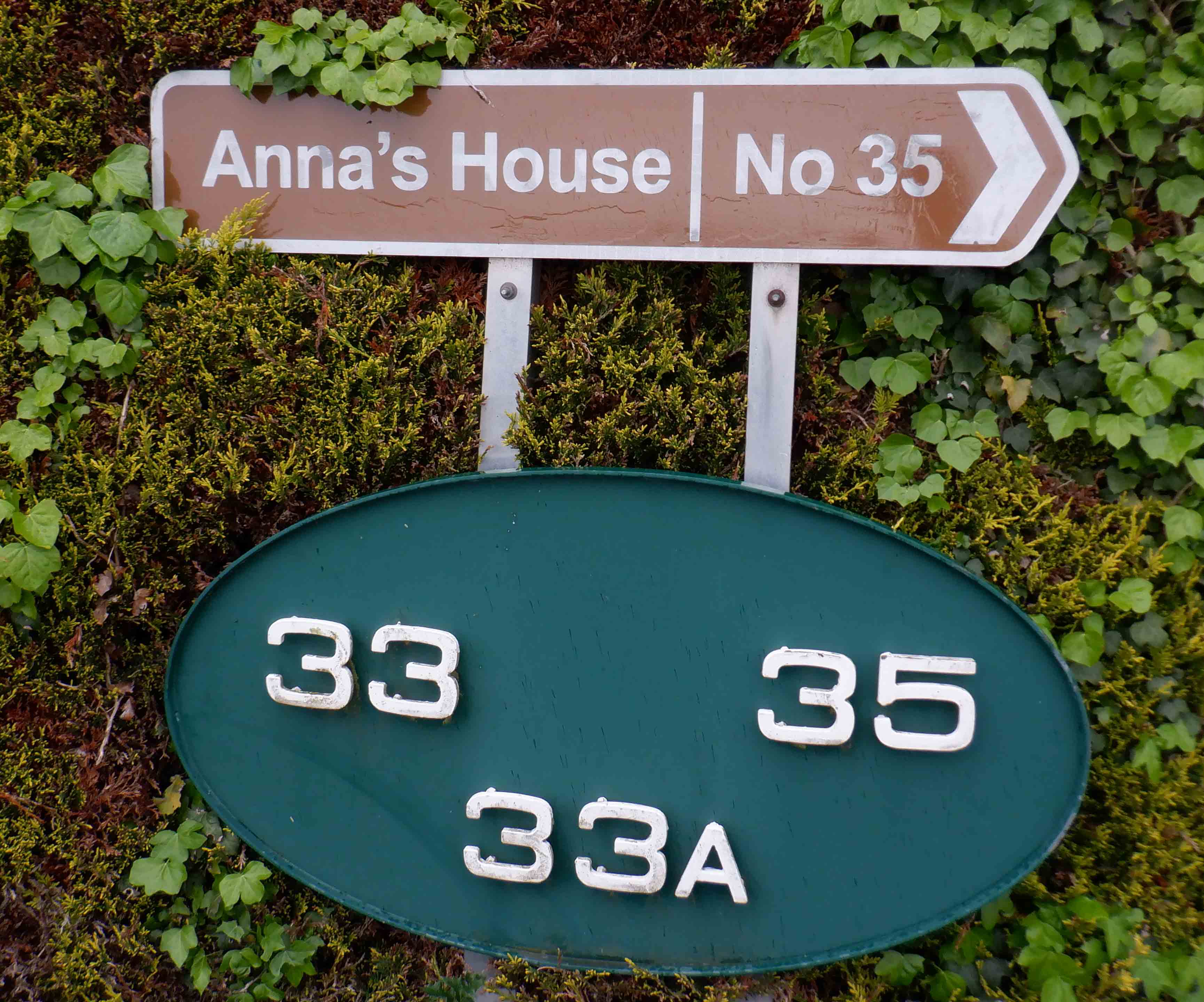 Who lives at no. 35?